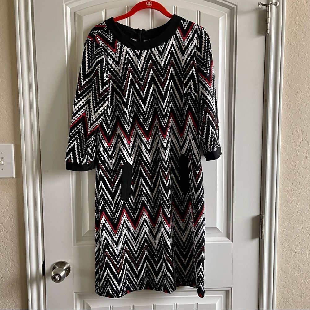 Madison Leigh Chevron Midi Dress Black Red White 3/4 Sleeve Size 10 NWT